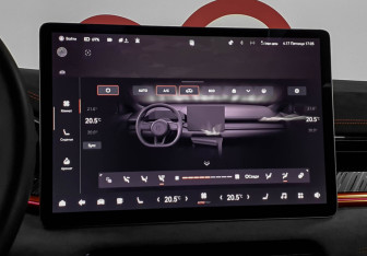 Подержанный автомобиль Zeekr 001 2023 года (18 фото)