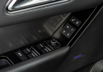 Подержанный автомобиль Land Rover Range Rover Velar 2020 года (17 фото)