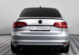 Подержанный автомобиль Volkswagen Jetta Sedan 2015 года (6 фото)