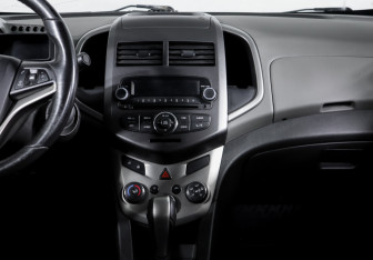 Подержанный автомобиль Chevrolet Aveo Sedan 2012 года (13 фото)