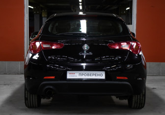 Подержанный автомобиль Alfa Romeo Giulietta Hatchback 2014 года (6 фото)