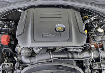 Подержанный автомобиль Jaguar F-Pace 2020 года (9 фото)