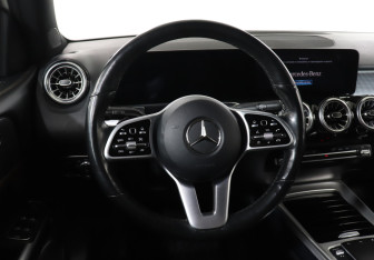 Подержанный автомобиль Mercedes-Benz GLB 2021 года (18 фото)