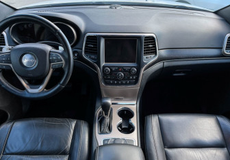 Подержанный автомобиль Jeep Grand Cherokee 2016 года (12 фото)