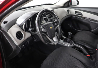 Подержанный автомобиль Chevrolet Cruze Sedan 2011 года (5 фото)