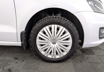 Подержанный автомобиль Volkswagen Polo Sedan 2018 года (18 фото)