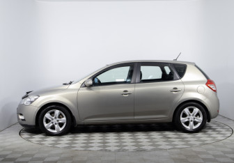 Подержанный автомобиль Kia Ceed Hatchback 2011 года (8 фото)