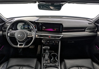 Подержанный автомобиль Kia K5 2021 года (13 фото)