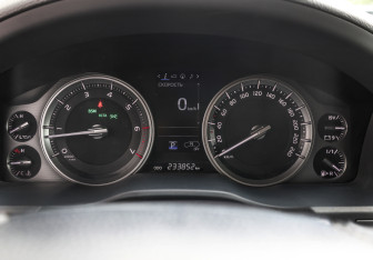 Подержанный автомобиль Toyota Land Cruiser Suv 2017 года (13 фото)