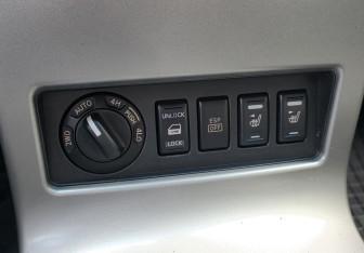 Подержанный автомобиль Nissan Pathfinder 2007 года (19 фото)