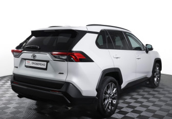 Подержанный автомобиль Toyota RAV4 2021 года (5 фото)