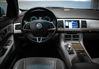 Подержанный автомобиль Jaguar XF Sedan 2011 года (9 фото)