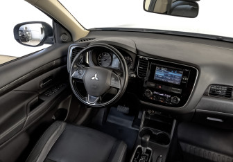 Подержанный автомобиль Mitsubishi Outlander 2016 года (29 фото)