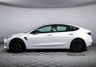 Подержанный автомобиль Tesla Model 3 2021 года (8 фото)