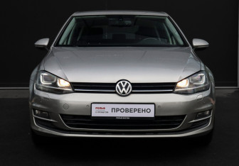 Подержанный автомобиль Volkswagen Golf Hatchback 2013 года (2 фото)