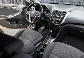 Подержанный автомобиль Hyundai Solaris Hatchback 2013 года (11 фото)