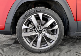 Подержанный автомобиль Москвич 3е 2023 года (18 фото)