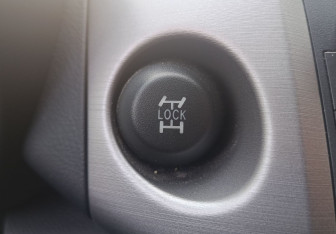 Подержанный автомобиль Toyota RAV4 2006 года (18 фото)