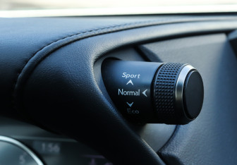 Подержанный автомобиль Lexus ES 2019 года (23 фото)