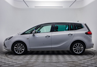 Подержанный автомобиль Opel Zafira Compactvan 2013 года (2 фото)