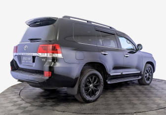 Подержанный автомобиль Toyota Land Cruiser Suv 2019 года (5 фото)