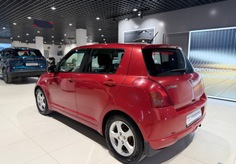 Подержанный автомобиль Suzuki Swift Hatchback 2007 года (4 фото)