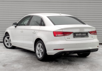 Подержанный автомобиль Audi A3 Sedan 2017 года (7 фото)