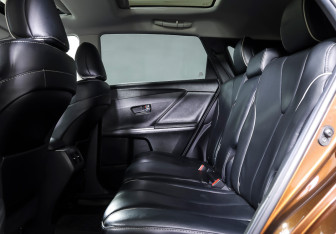 Подержанный автомобиль Toyota Venza 2014 года (12 фото)