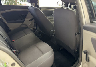 Подержанный автомобиль Renault Fluence 2010 года (13 фото)