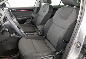 Подержанный автомобиль Skoda Octavia Liftback 2019 года (20 фото)