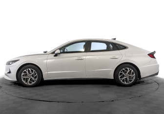 Подержанный автомобиль Hyundai Sonata 2020 года (8 фото)