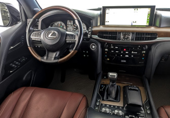 Подержанный автомобиль Lexus LX 2018 года (29 фото)