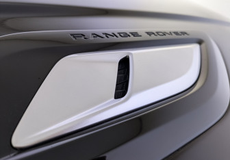 Подержанный автомобиль Land Rover Range Rover Sport 2020 года (26 фото)