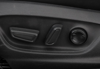 Подержанный автомобиль Toyota Camry Sedan 2023 года (15 фото)