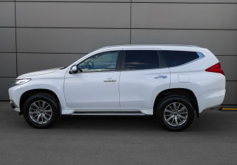 Подержанный автомобиль Mitsubishi Pajero Sport 2019 года (7 фото)
