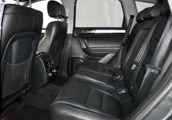 Подержанный автомобиль Volkswagen Touareg 2014 года (15 фото)
