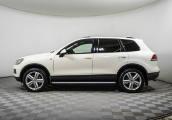 Подержанный автомобиль Volkswagen Touareg 2011 года (8 фото)