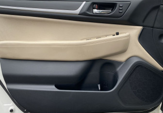 Подержанный автомобиль Subaru Legacy Sedan 2019 года (11 фото)