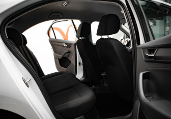 Подержанный автомобиль Skoda Rapid Liftback 2019 года (27 фото)