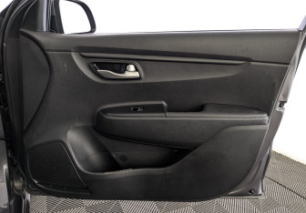 Подержанный автомобиль Kia Rio Hatchback 2021 года (23 фото)