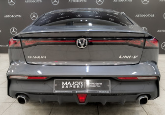 Подержанный автомобиль Changan UNI-V 2024 года (6 фото)