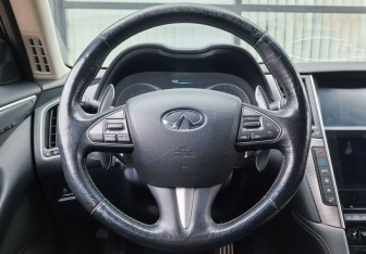 Подержанный автомобиль Infiniti Q50 2015 года (16 фото)