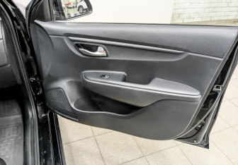 Подержанный автомобиль Kia Rio Hatchback 2021 года (21 фото)