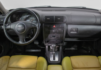 Подержанный автомобиль Audi A3 Hatchback 2001 года (13 фото)