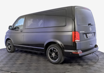Подержанный автомобиль Volkswagen Multivan 2020 года (7 фото)