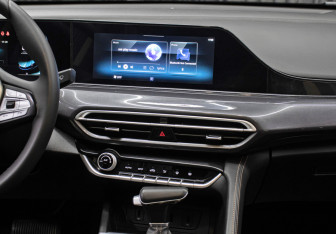 Подержанный автомобиль Changan Eado Plus 2023 года (15 фото)