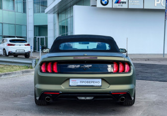 Подержанный автомобиль Ford Mustang Convertible 2018 года (6 фото)