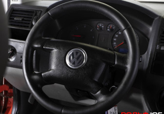 Подержанный автомобиль Volkswagen Transporter Van 2005 года (14 фото)