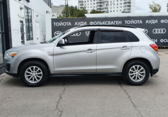 Подержанный автомобиль Mitsubishi ASX 2013 года (8 фото)