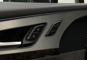 Подержанный автомобиль Audi Q7 2015 года (23 фото)
